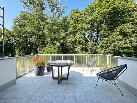 Zweite Terrasse am Küchenbereich