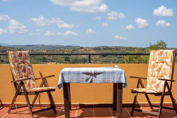 Kreta, Xamoudochori: Idyllische Residenz mit Apartments und Olivenhain zu verkaufen