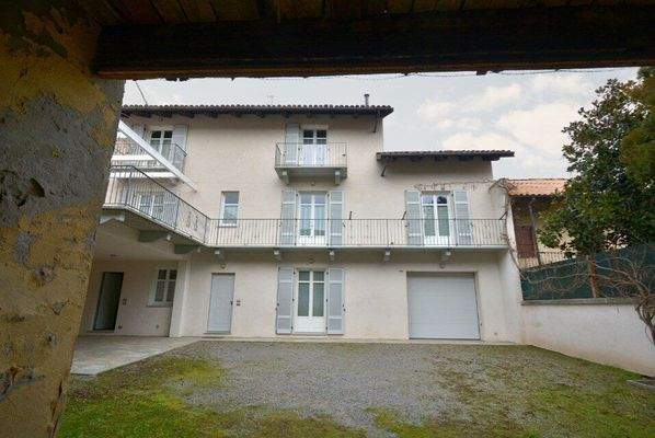 elegantes Haus im Zentrum von Canale –  Piemont