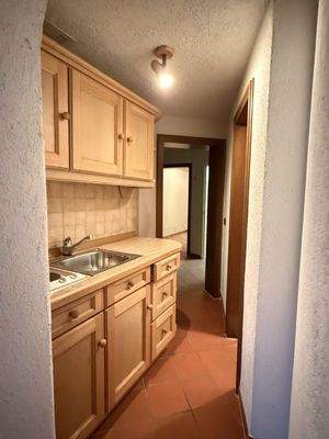 Küchenzeile im KG mit WC