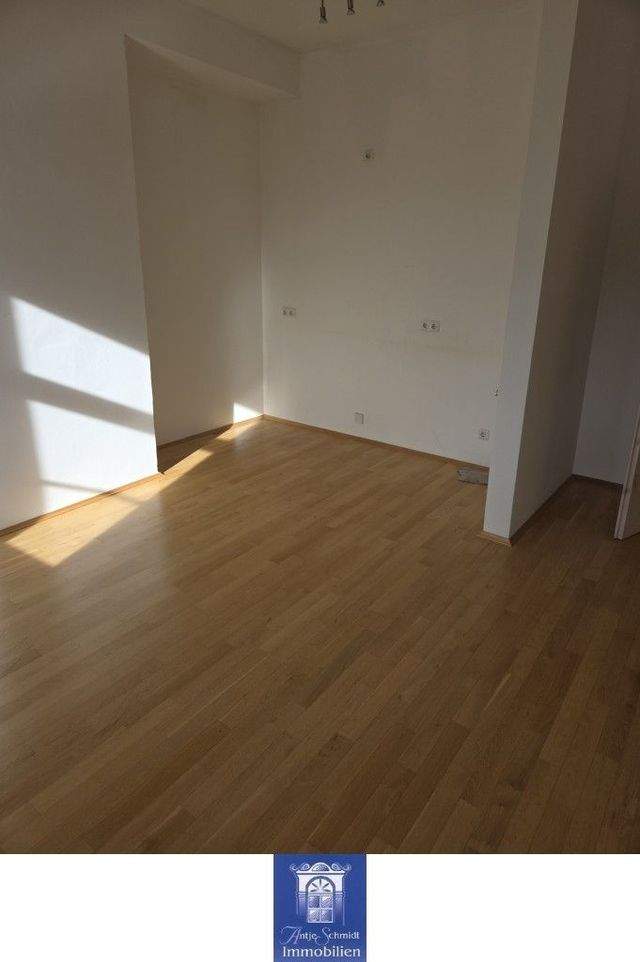 Traumhafte Wohnung mit hochwertiger Ausstattung! Schlosspark direkt vor der Tür! - Photo 3