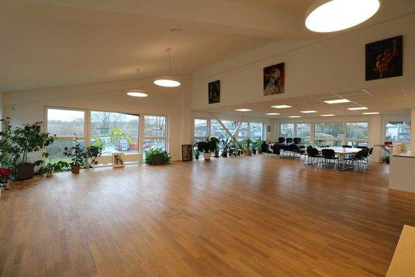 Tanzfläche / Besprechungstisch