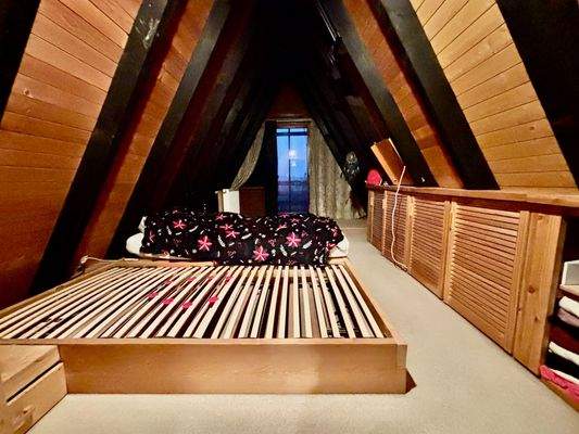 Teilansicht vom Gästezimmer im DG.jpeg