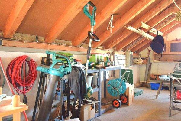 Werkstatt über den Garagen 