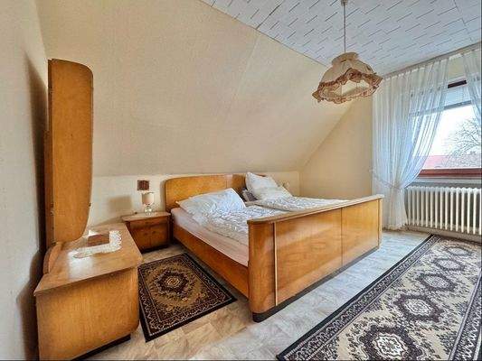 Großzügiges Schlafzimmer ...