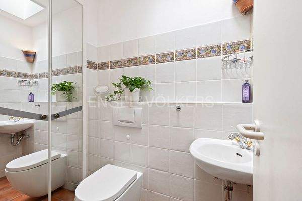 Gästebad mit Tageslicht-Lichtschacht