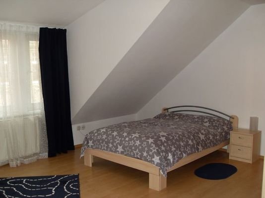 Schlafzimmer 1