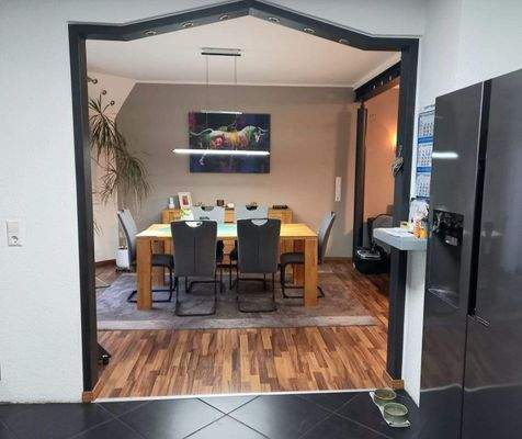 Essbereich und Zugang zum Balkon