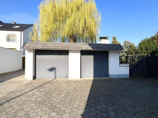 Zwei von vier Garagen