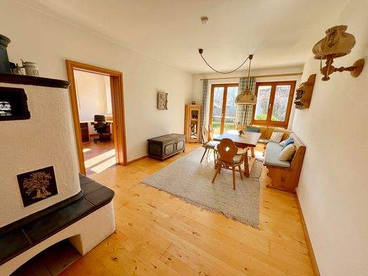 Stube mit Kachelofen