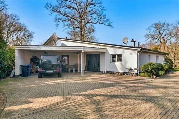 weiterere Perspektive zur Vorderansicht