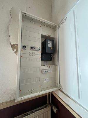 Elektrokasten im Treppenhaus.JPG
