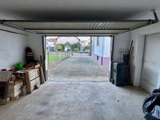 Garage | Blick in den Hof