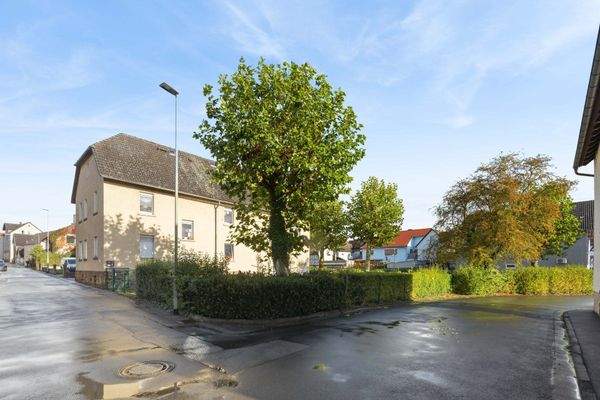 Bestandshaus von der Strasse aus 