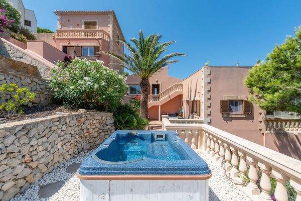 Charmante Villa in erster Meereslinie