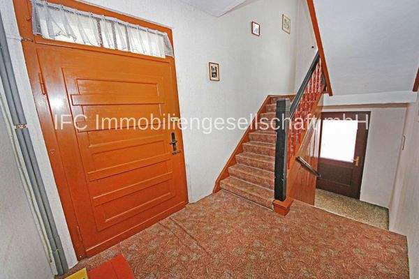 Hausflur / Treppenhaus im EG