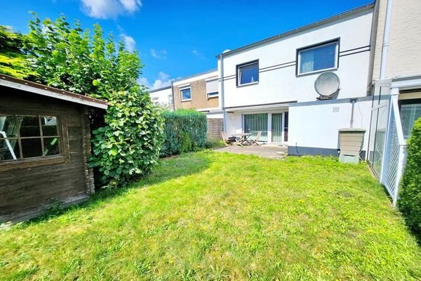 Blick vom Garten auf das Haus