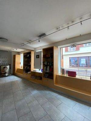 breite Fensterfront im EG