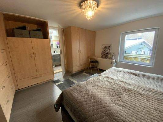 Schlafzimmer mit direktem Bad