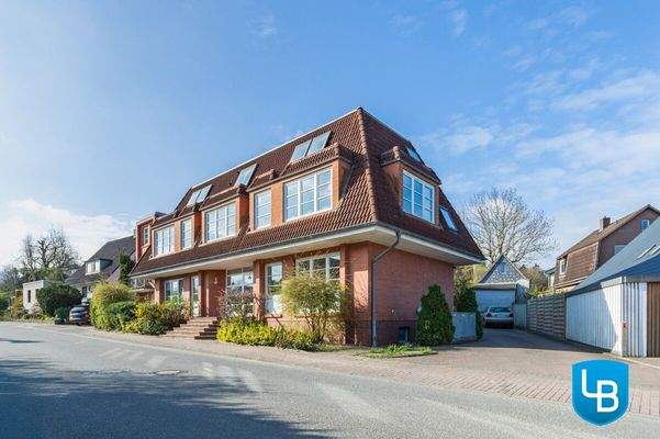 Wohnanlage mit Zufahrt zum Hof 