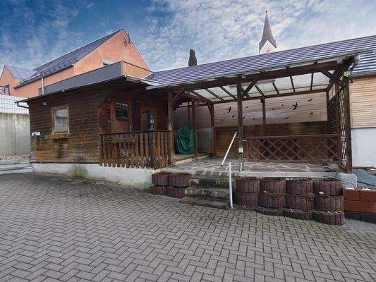 Gartenhaus mit Freisitz