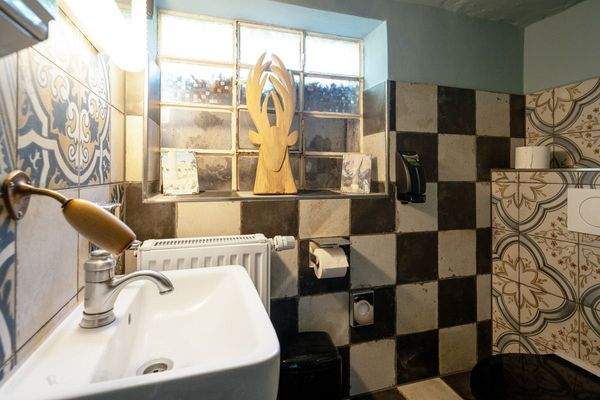 Lokal Toilette