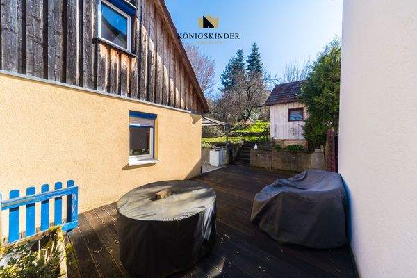 Große Terrasse 2 mit der Möglichkeit einen Aufstellpool aufzustellen