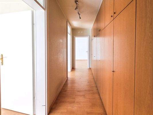 Flur mit Einbauschrank