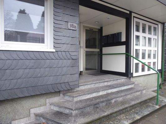 überdachter Eingangsbereich