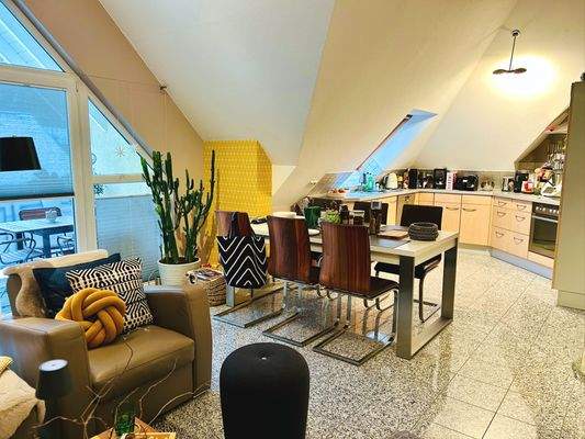 Esszimmer mit Küche 