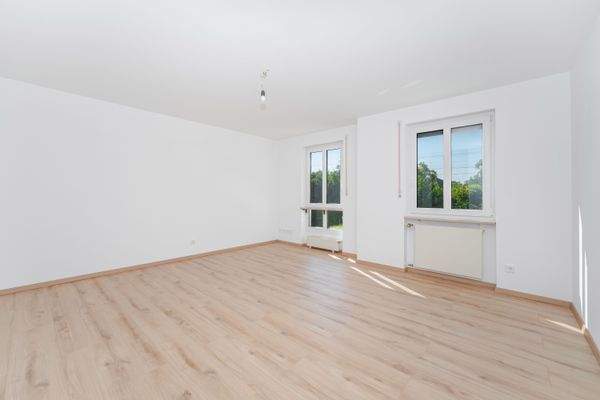 großzügiges Schlafzimmer