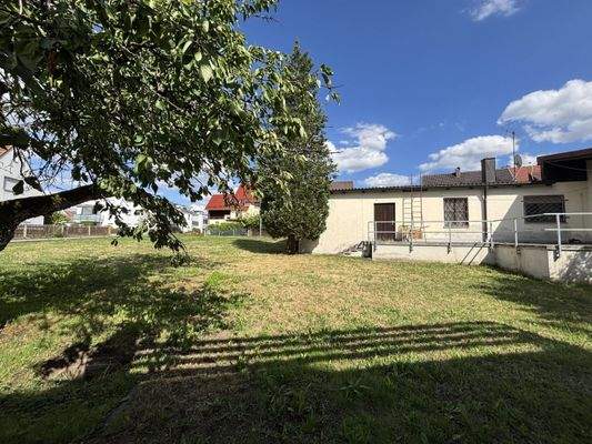 Grundstück und Bestandsbebauung