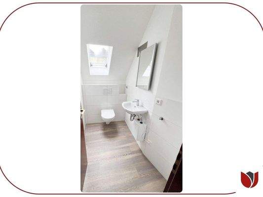 Gäste-WC mit Spiegel - Beleuchtung integriert