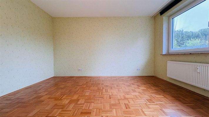 Schlafzimmer / Zugang Balkon