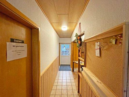 Flur EG mit kleiner Lobby