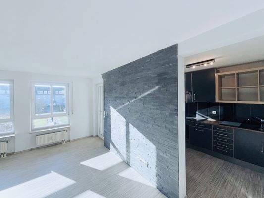 Großzügiger Wohn- Essbereich mit offener Küche 