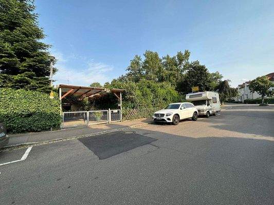 Blick auf Hofeinfahrt