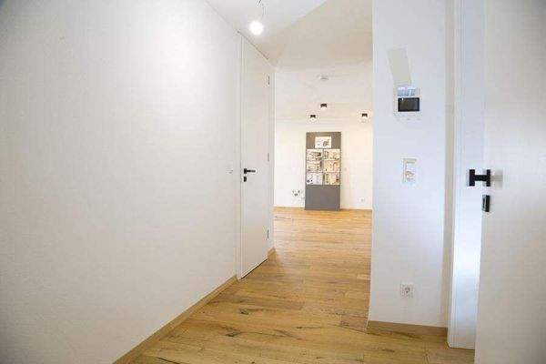 Blick vom Eingang in den Wohnbereich.JPG