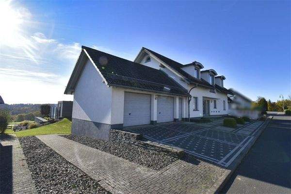 Seiten- und Vorderansicht