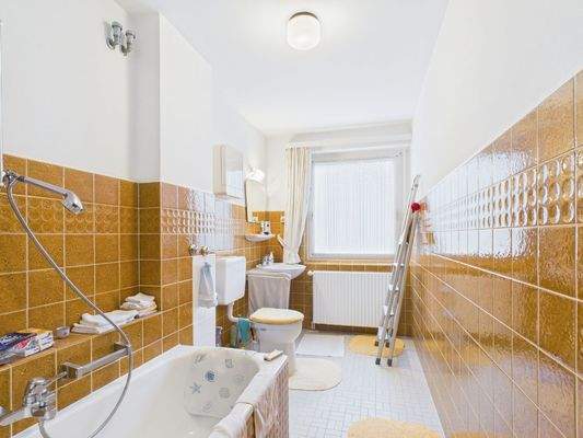 Badezimmer - Wanne - Lütt - Immobilien - Kiel - Kronshagen