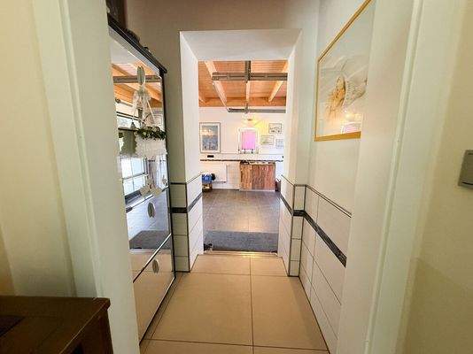 Zugang zum Wohnbereich von der Garage