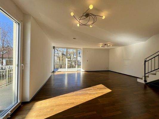 Großzügiger, lichtdurchfluteter Wohn-/Essbereich