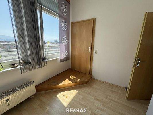 Zimmer 2 OG mit Zugang Bad