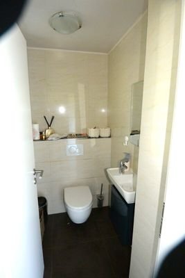 27  Gäste-WC