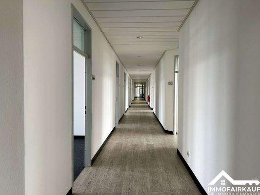 Flur linker Büroflügel