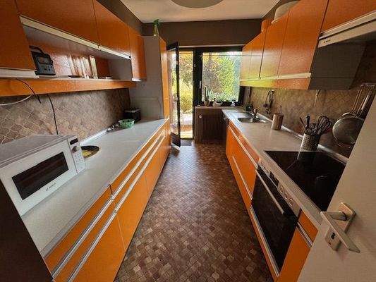 Küche mit Zugang zur Terrasse