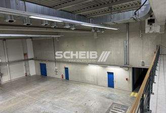 schöne Produktionshalle