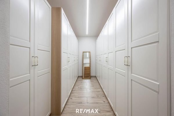 begehbarer Kleiderschrank