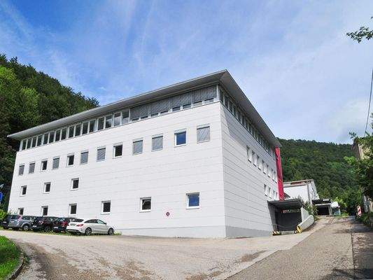 Gebäude / Parkplätze