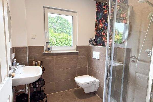 Gäte WC mit Dusche Erdgeschoss